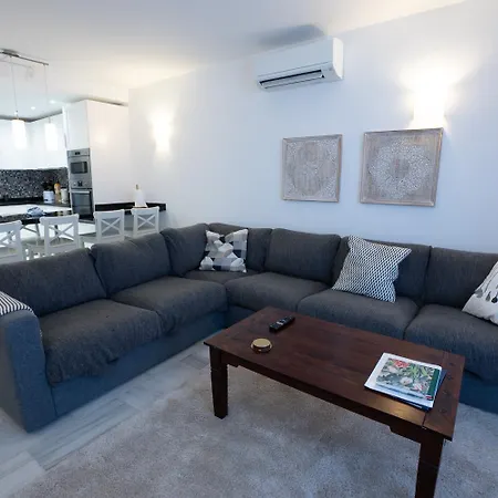 Urb. Alhambra 3 * נרחה